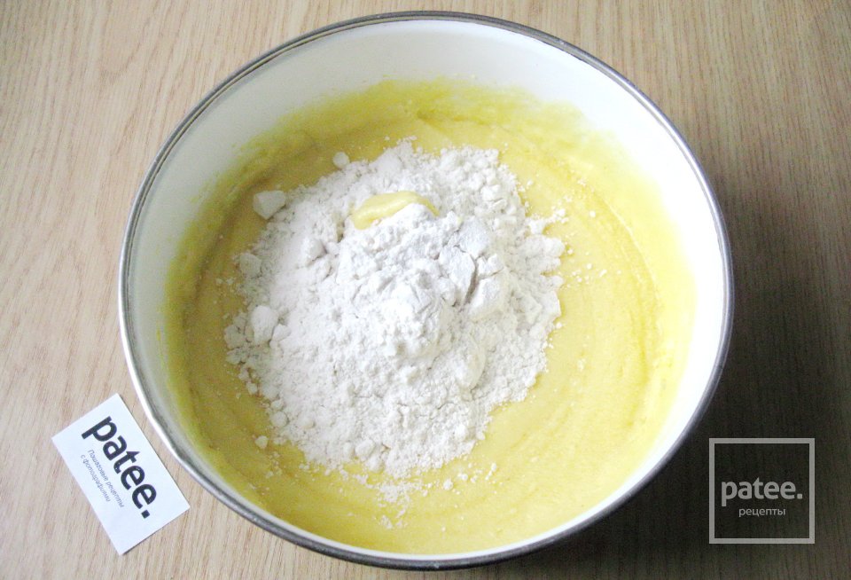 Кекс с орехами, шоколадом и маком - Шаг 7