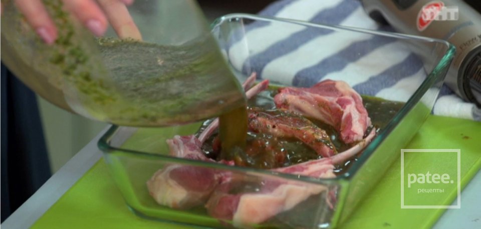 Маринованные бараньи ребрышки с легким салатом из овощей - Шаг 1