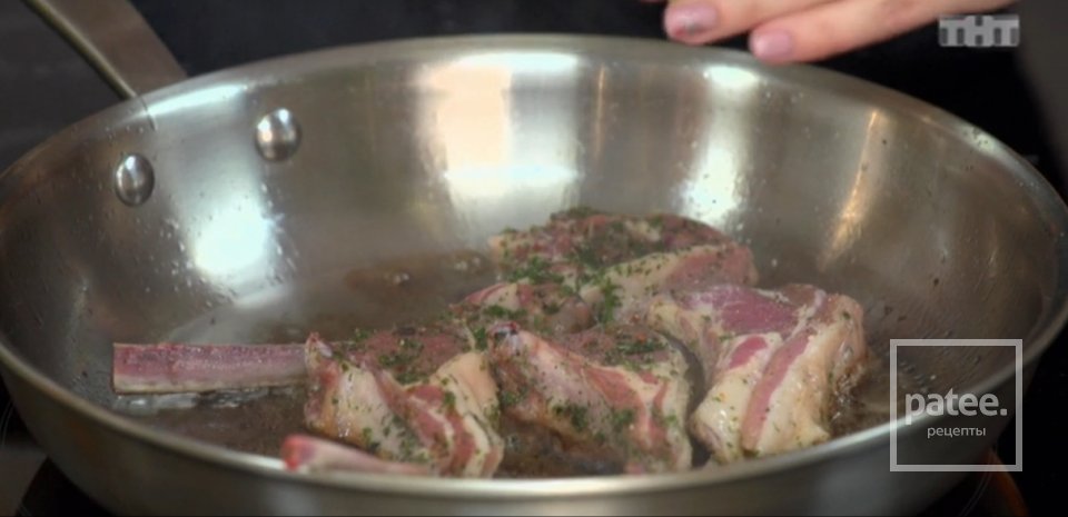 Маринованные бараньи ребрышки с легким салатом из овощей - Шаг 2