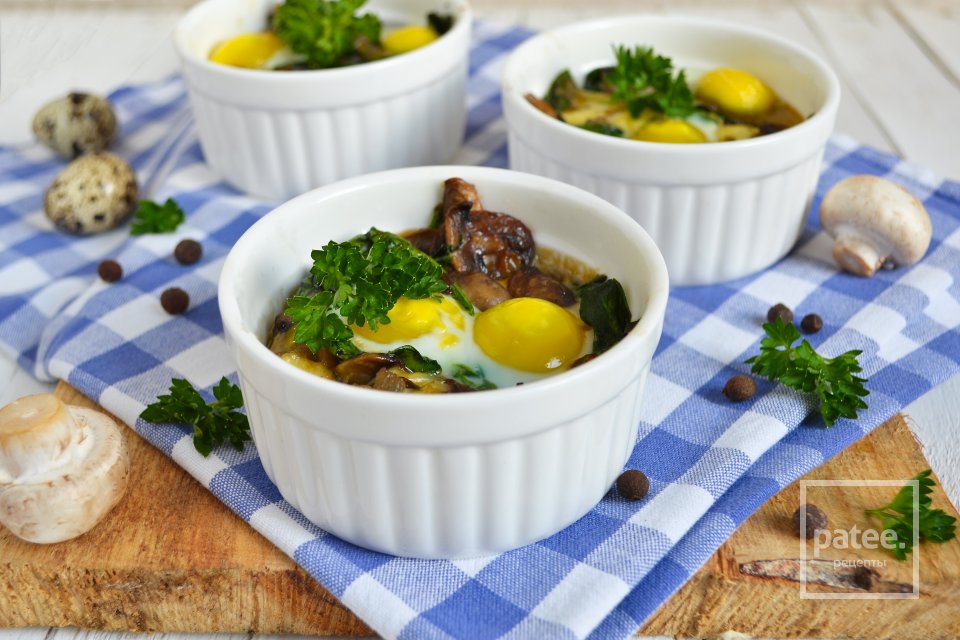Запеченные яйца со шпинатом, брынзой и грибами - Шаг 14