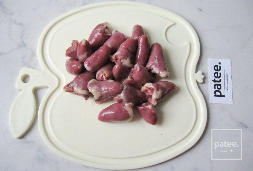 Рагу из куриных потрошков с грибами в сливках - Шаг 3