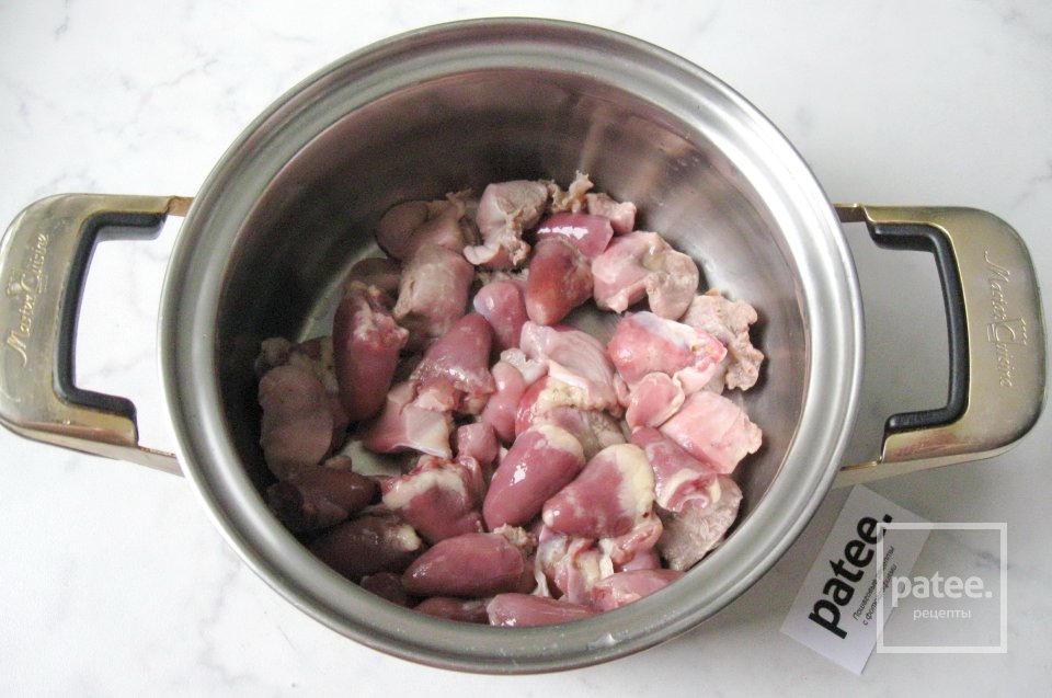Рагу из куриных потрошков с грибами в сливках - Шаг 5