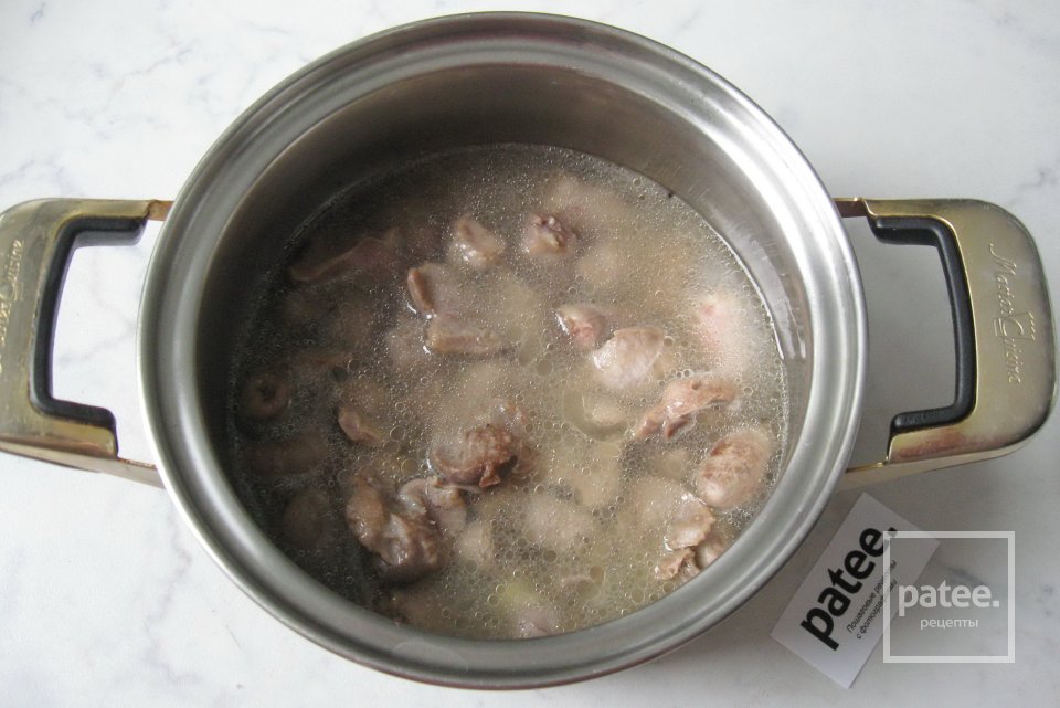 Рагу из куриных потрошков с грибами в сливках - Шаг 7