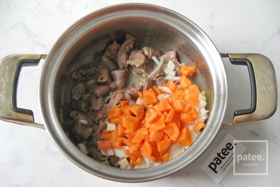 Рагу из куриных потрошков с грибами в сливках - Шаг 11