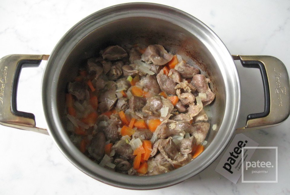 Рагу из куриных потрошков с грибами в сливках - Шаг 12