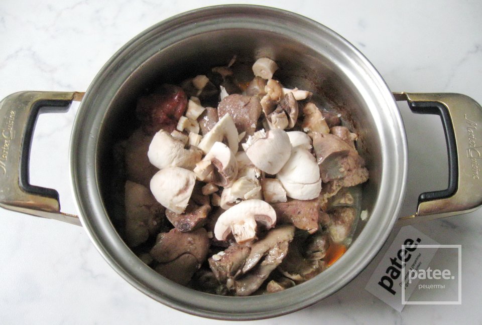 Рагу из куриных потрошков с грибами в сливках - Шаг 14