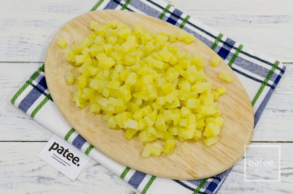 Окрошка с копченым мясом на кефире - Шаг 2