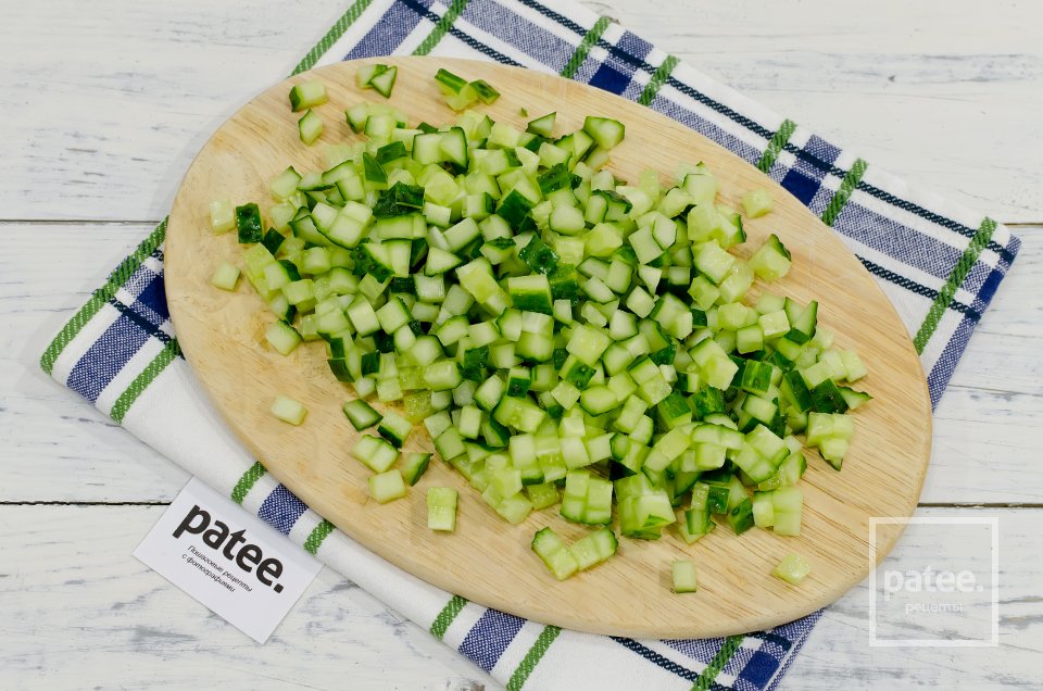 Окрошка с копченым мясом на кефире - Шаг 4