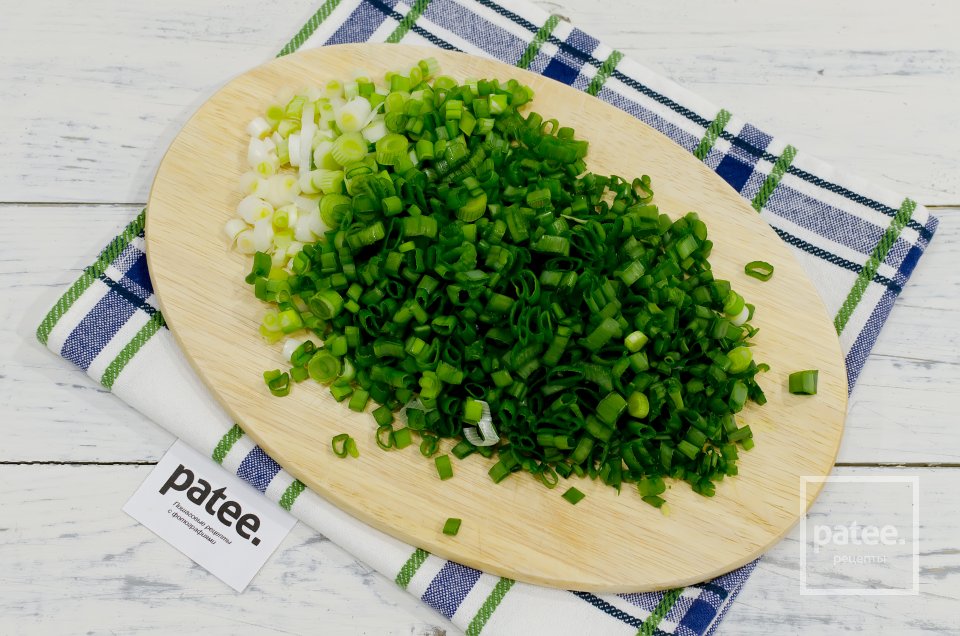 Окрошка с копченым мясом на кефире - Шаг 5