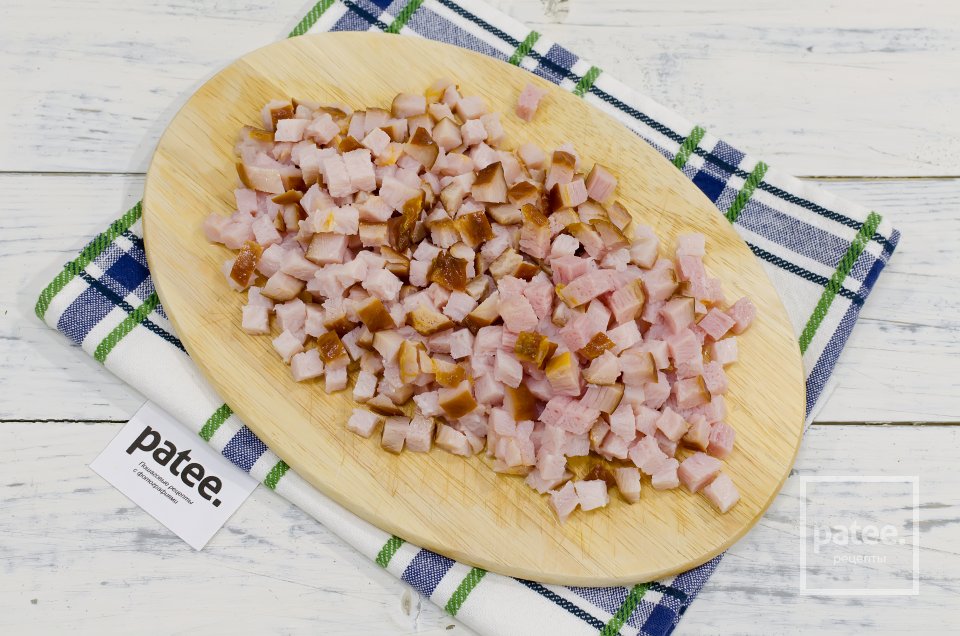 Окрошка с копченым мясом на кефире - Шаг 8