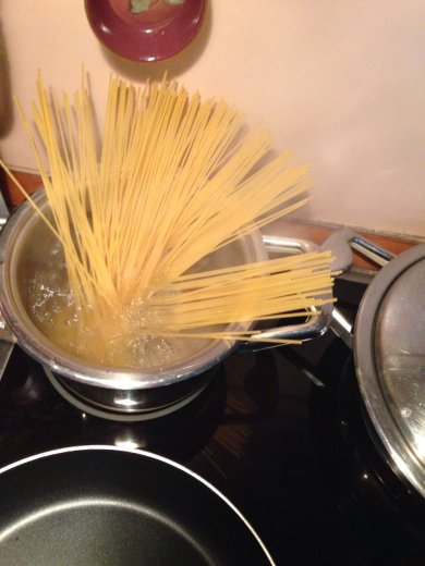 Паста с сосисками и томатом - Шаг 2