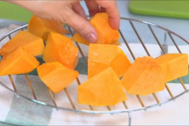 Медовая утиная ножка с тыквой и луковым соусом - приготовление