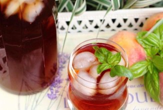 Холодный чай с персиком