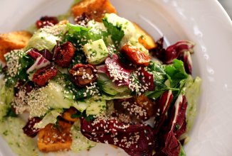 Салат с сулугуни и куминовой тыквой