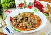 Гуляш из говяжьей печени с грибами