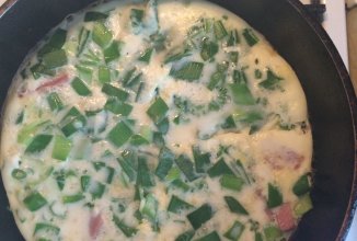 Вкусный омлет с ветчиной и луком😊