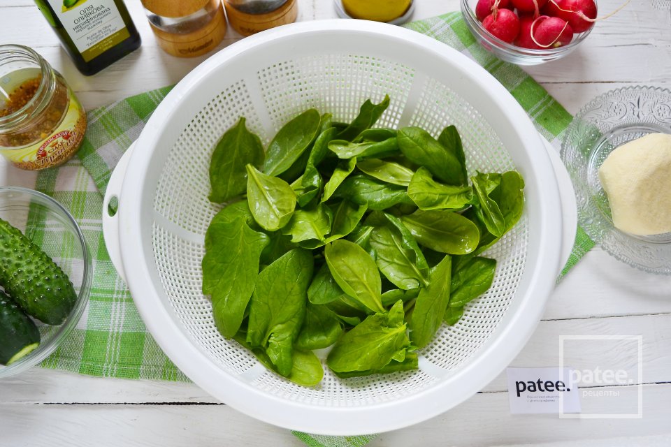 Салат со шпинатом и горчичной заправкой - Шаг 2