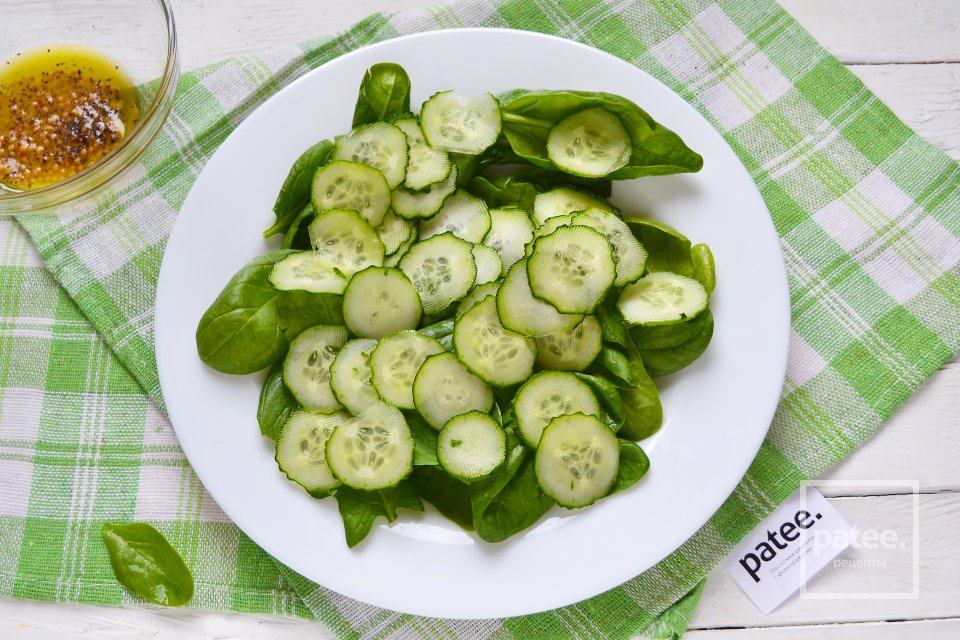 Салат со шпинатом и горчичной заправкой - Шаг 11