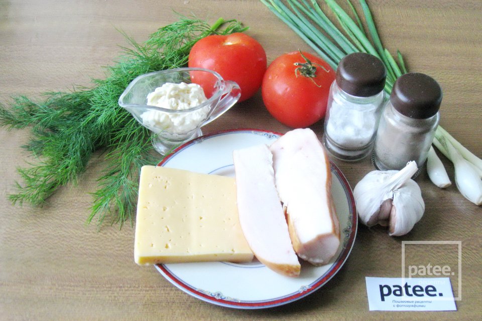 Салат с копченой курицей и помидорами - Шаг 1