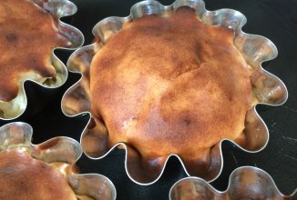 Творожная запеканка с яблоками.