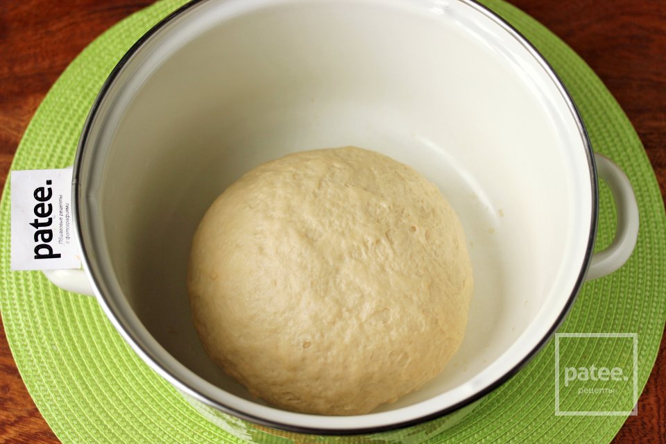 Пирожки с рыбой и яйцом в духовке - Шаг 7