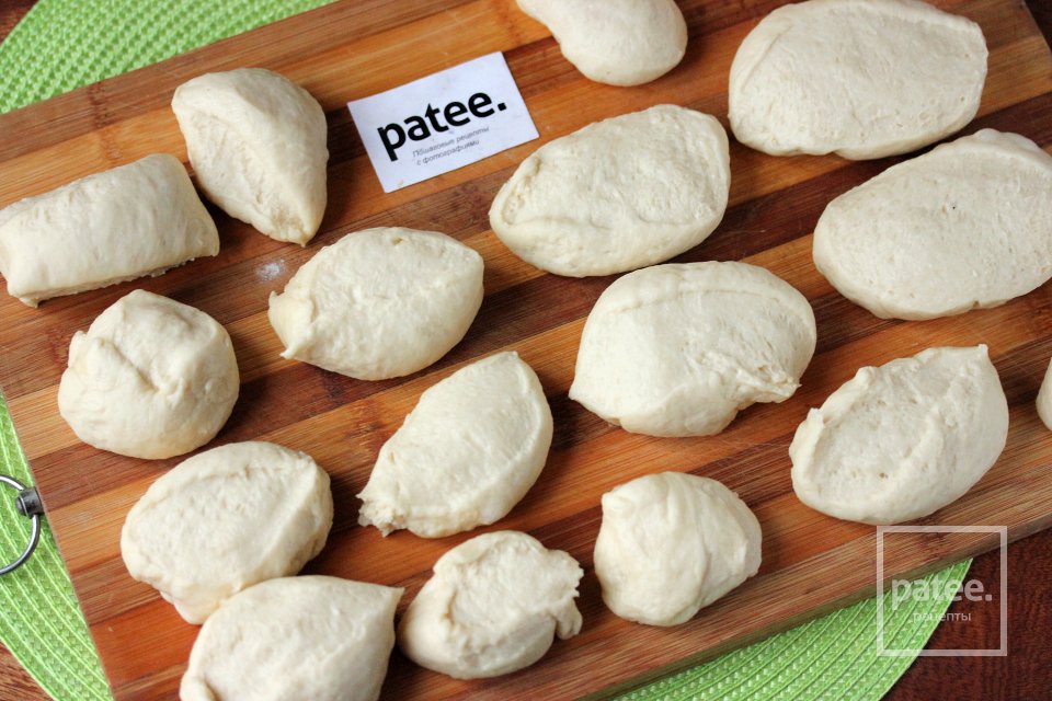 Пирожки с рыбой и яйцом в духовке - Шаг 14