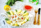 Салат с красной икрой и молодым картофелем