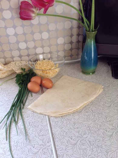 Лаваш с сыром, яйцом и зеленью - Шаг 1