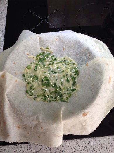 Лаваш с сыром, яйцом и зеленью - Шаг 3