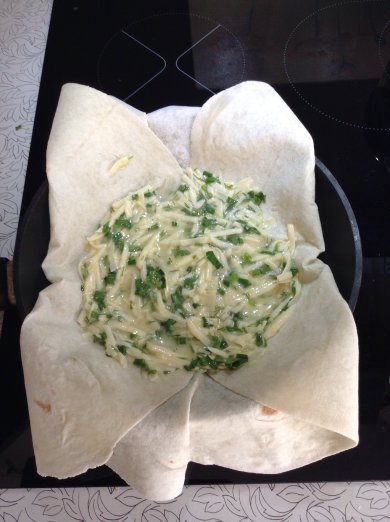 Лаваш с сыром, яйцом и зеленью - Шаг 4