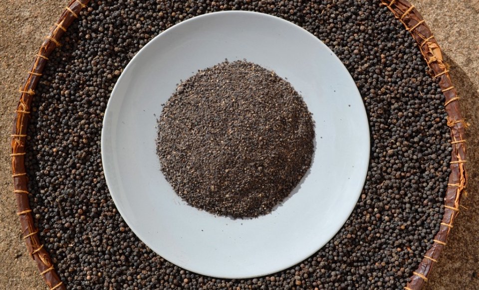 Перец черный молотый - описание, состав, калорийность и пищевая ...