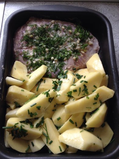 Запеченная, ароматная свинина с картофельными дольками - Шаг 1