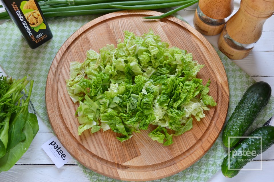 Салат из пекинской капусты с ароматным маслом грецкого ореха - Шаг 3