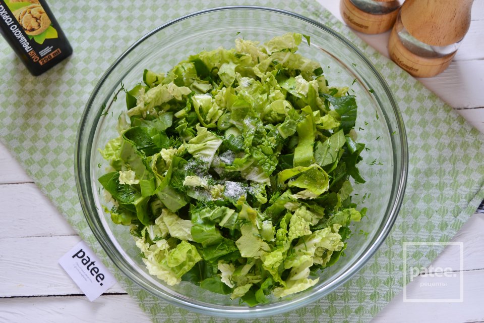 Салат из пекинской капусты с ароматным маслом грецкого ореха - Шаг 10