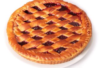 Домашний клубничный пирог.