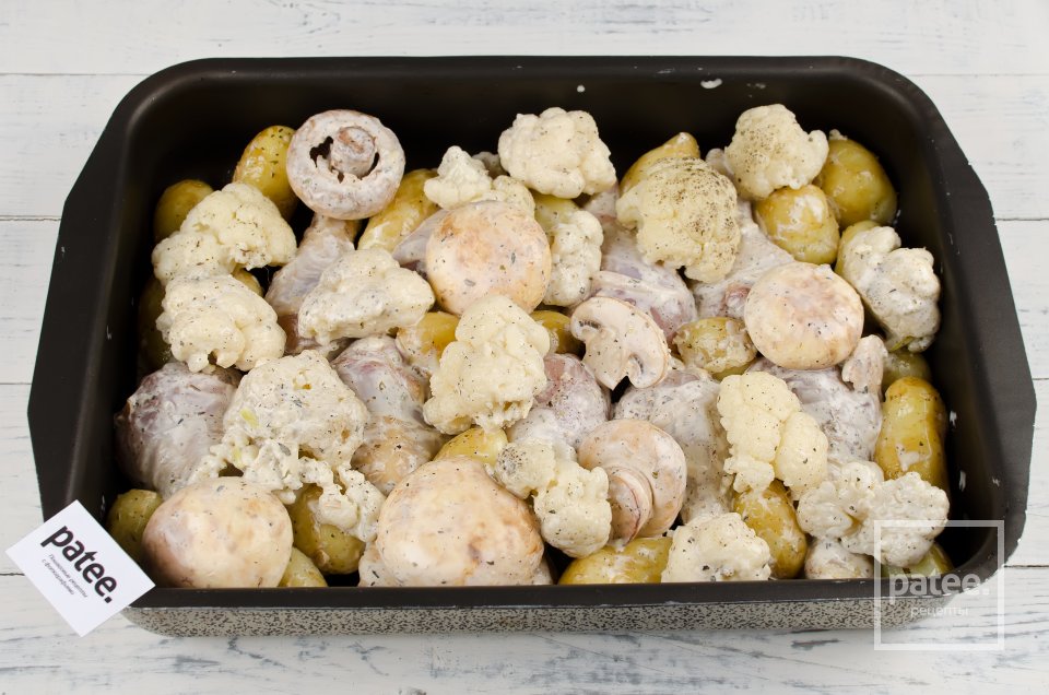 Запеченная курица с молодым картофелем, цветной капустой и грибами - Шаг 15