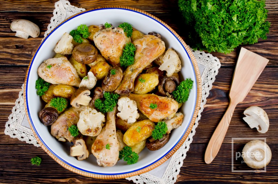 Запеченная курица с молодым картофелем, цветной капустой и грибами - Шаг 17