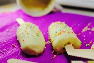 Замороженные бананы в белом шоколаде