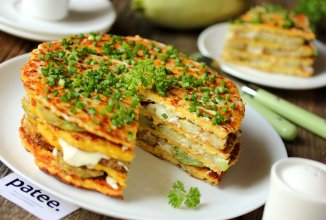 Закусочный торт из кабачков с омлетом