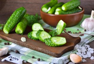 Малосольные огурцы на минеральной воде