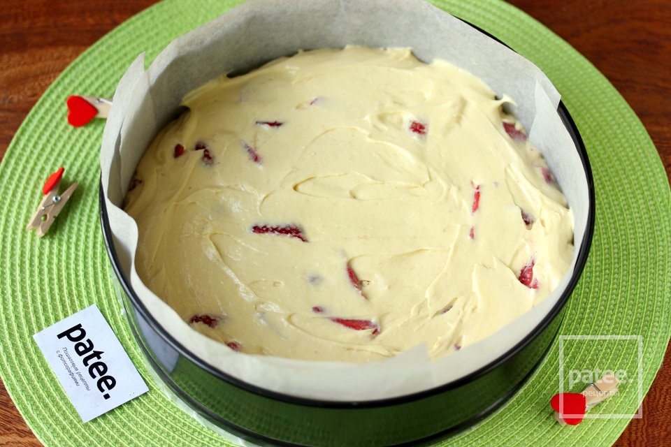 Праздничный пирог с клубникой - Шаг 8