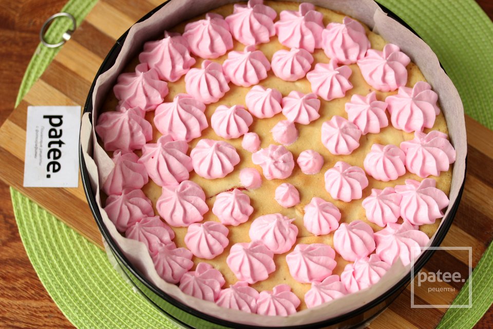 Праздничный пирог с клубникой - Шаг 12