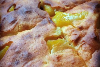 Творожная запеканка с персиком.