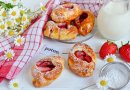 Булочки с клубникой