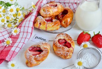 Булочки с клубникой