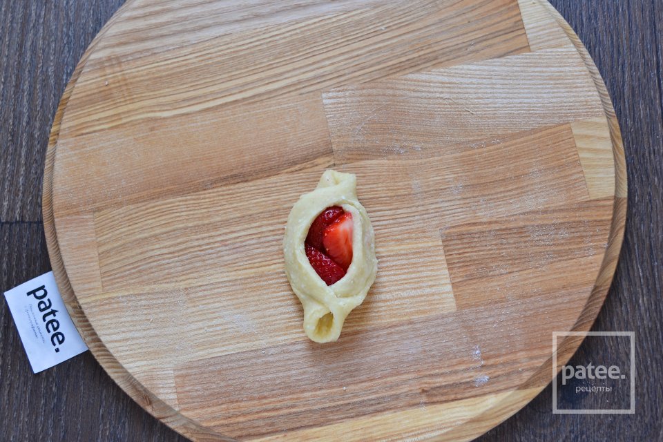 Булочки с клубникой - Шаг 15