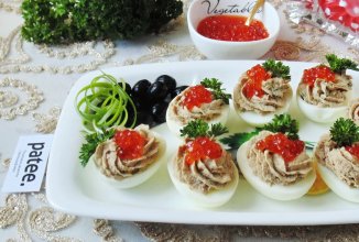 Закуска из яиц с сардиной и красной икрой