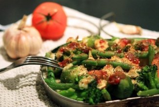 Овощи, запеченные с ароматным творогом