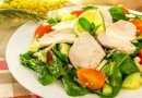 салат с сельдереем,шпинатом и куриным филе