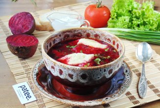 Горячий свекольник с галушками